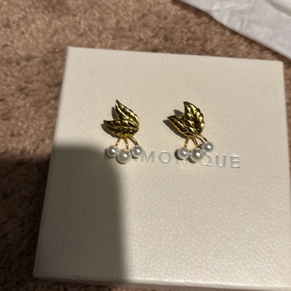 Elizabeth Taylor pierced earrings
